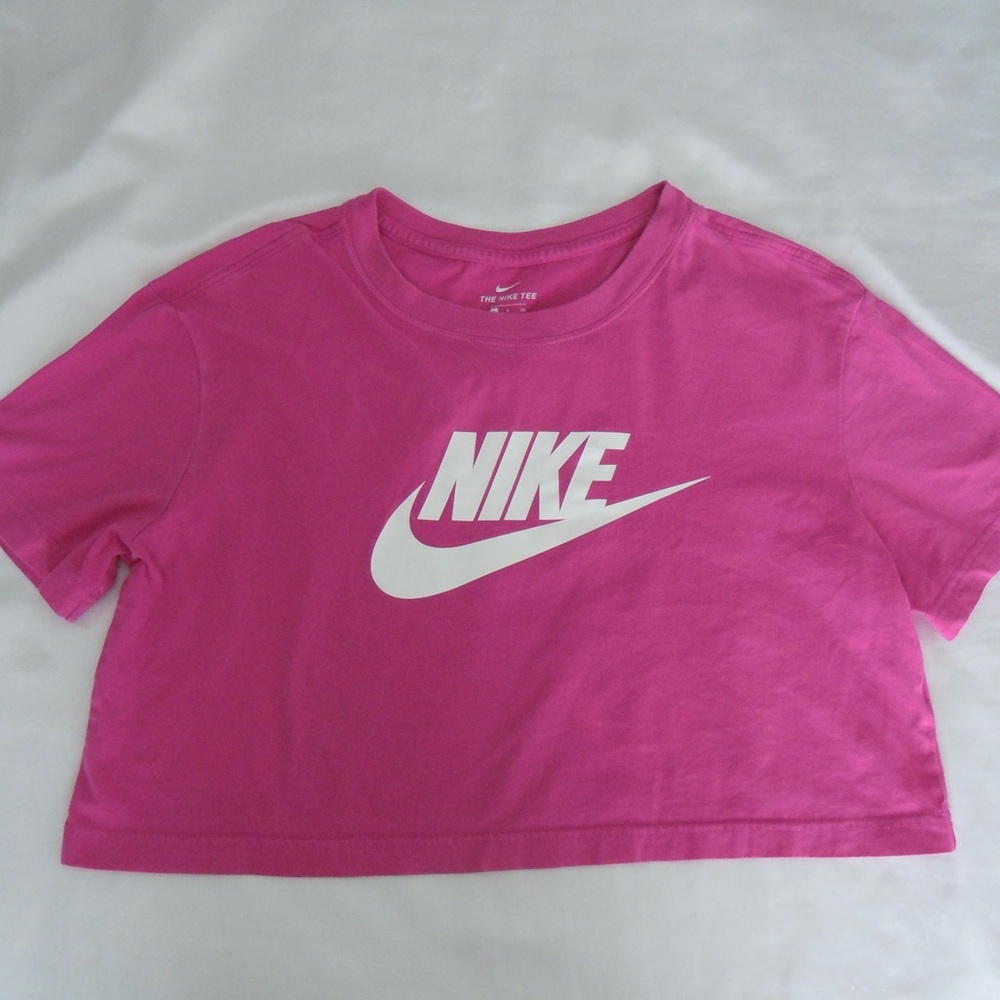 pink NIKE cropped tee